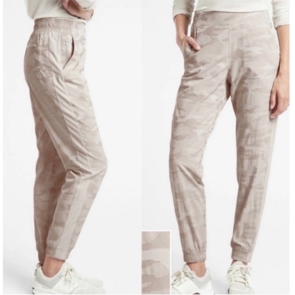 Athleta Pants - Athleta Brooklyn Beige Cream Camo Jogger Abalone Camo 599681 Size 12 Petite